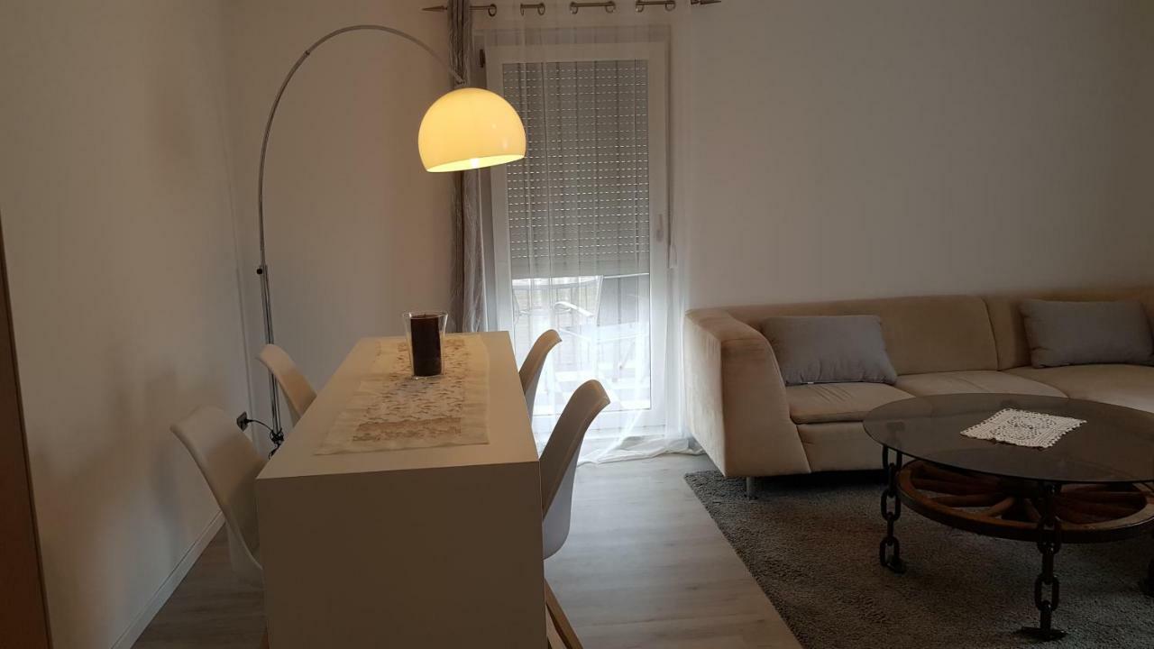 Outletcity Ferienwohnung Apartment 2 Metzingen (Tubingen) Exterior foto